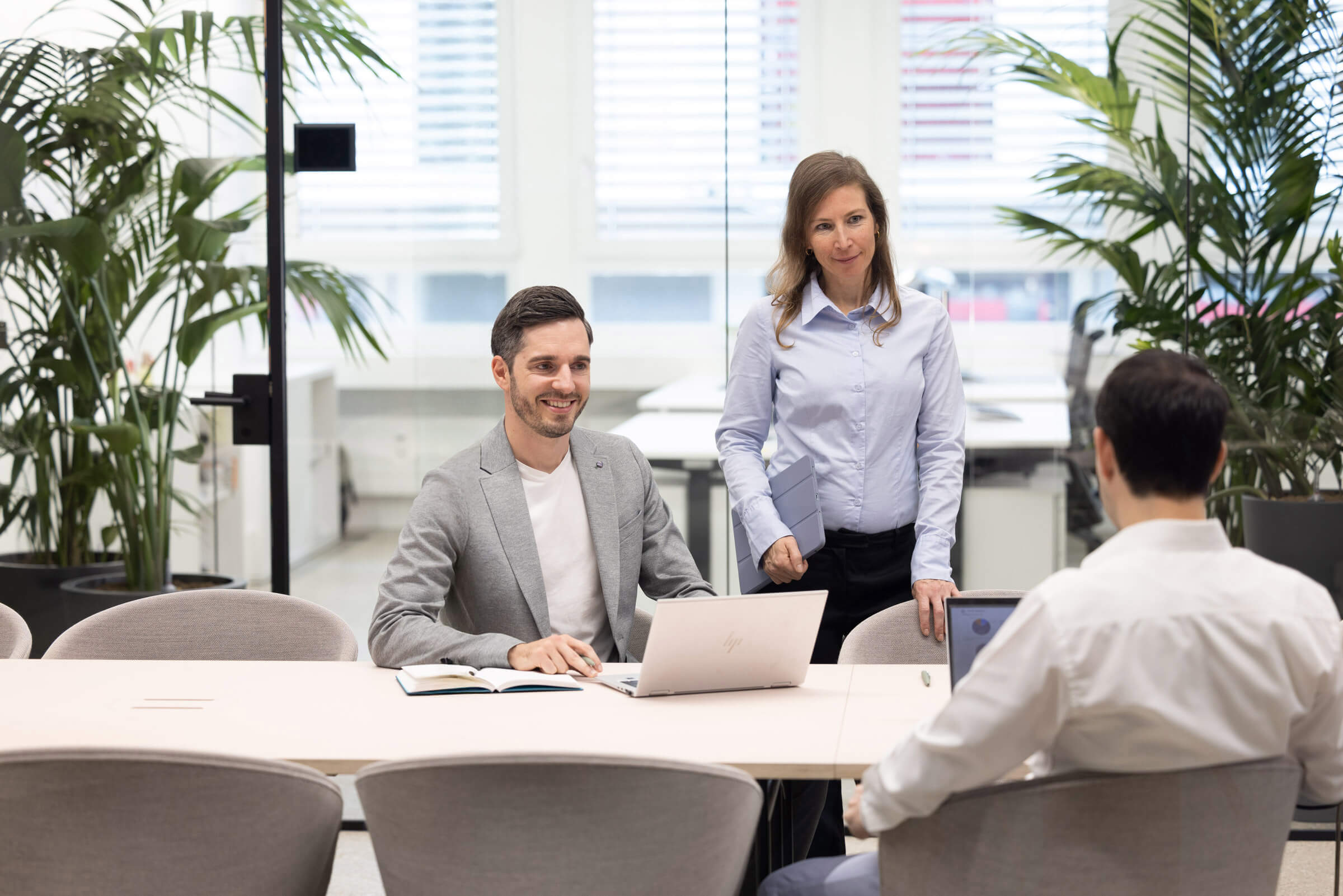 willers team coordinating with a customer